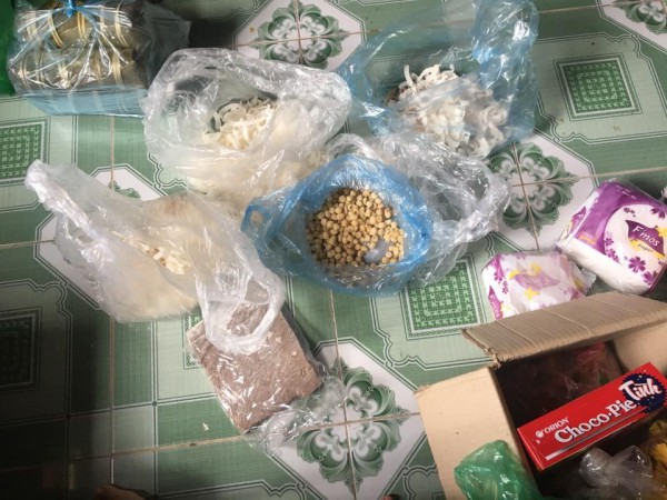 Hết Tết, sinh viên thi nhau khoe ảnh chụp cả núi thức ăn bố mẹ trang bị mang ra phòng trọ ‘chống đói’